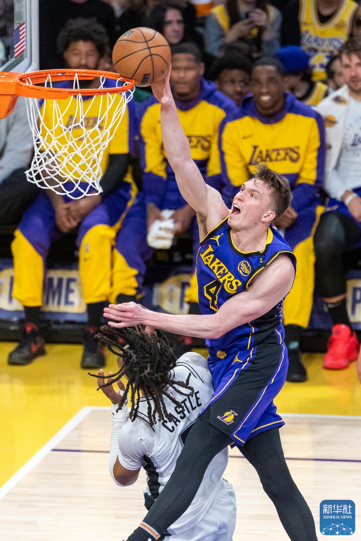 湖人逆转马刺,继续领先西部 湖人逆转马刺,继续领先西部