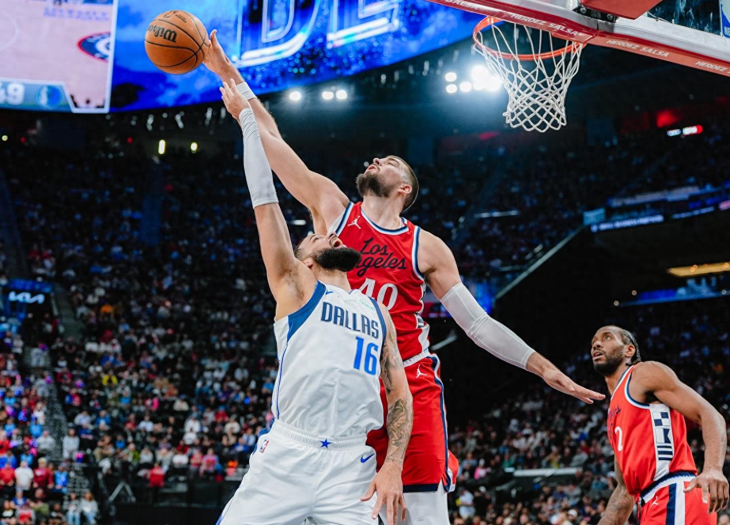 包含快船轻取马刺，拉文爆发神勇的词条