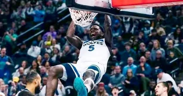 关于骑士惊险胜森林狼，勒布朗连续两战砍30+的信息