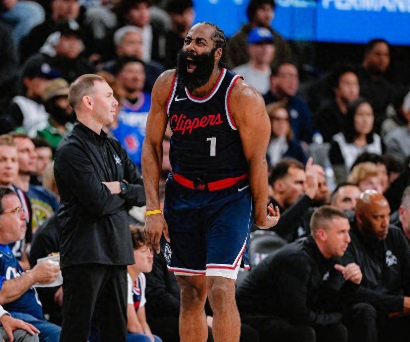 北京队横扫快船，詹姆斯高光表现