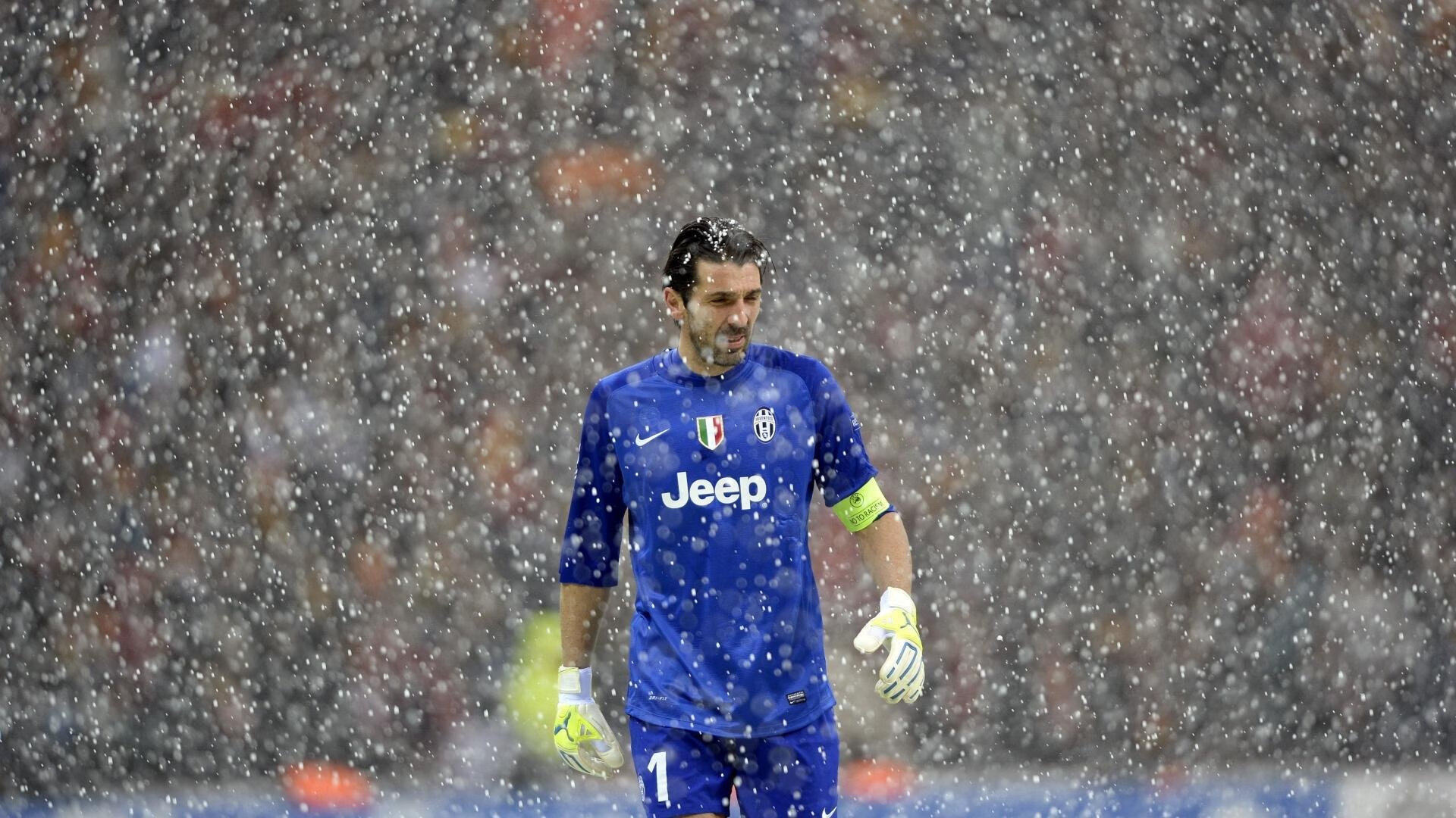 日本带走哥伦比亚，足球统治全场，绿茵场上的战术交响